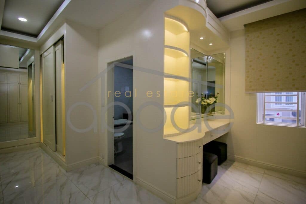 5-bedroom King Villa for rent Chbar Ampov