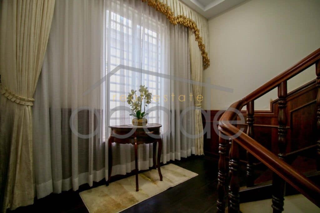 5-bedroom King Villa for rent Chbar Ampov