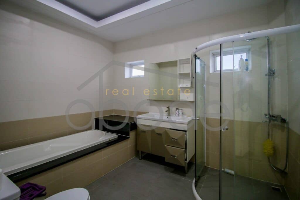 5-bedroom King Villa for rent Chbar Ampov