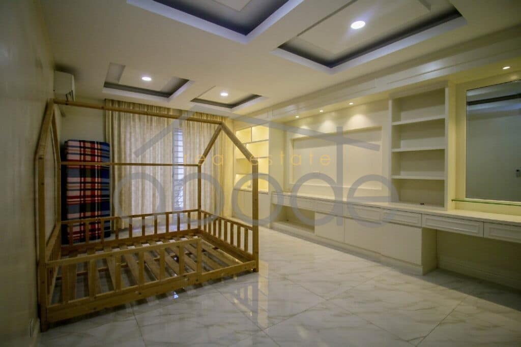 5-bedroom King Villa for rent Chbar Ampov