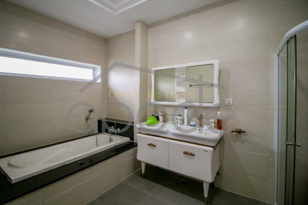5-bedroom King Villa for rent Chbar Ampov