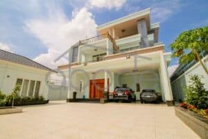 5 bedroom luxury villa for rent AEON 2