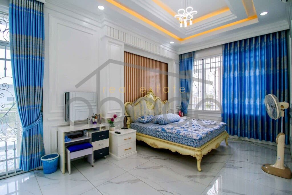 5 bedroom luxury villa for rent AEON 2