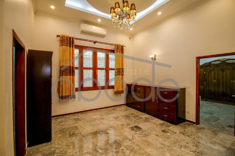 5 bedroom luxury villa for rent Independence Monument