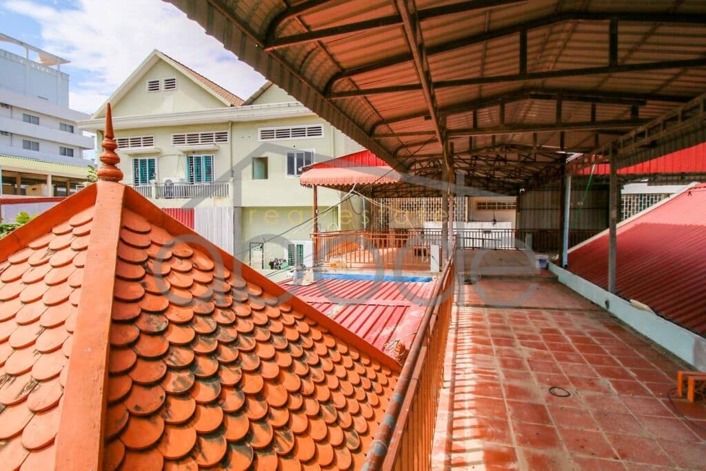 6 bedroom villa roof terrace Russian Market