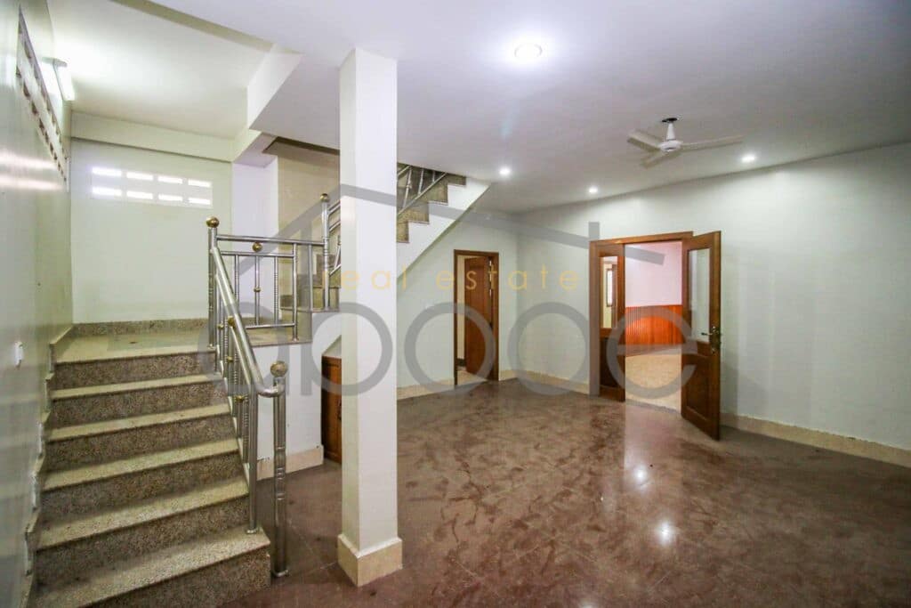 6 bedroom villa roof terrace Russian Market
