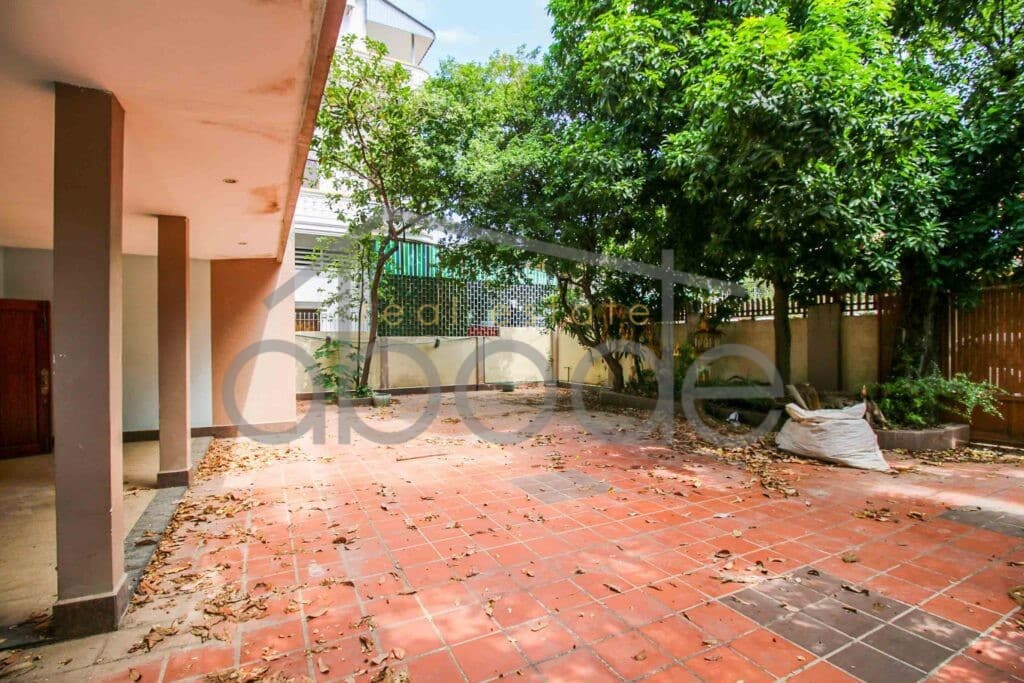 6 bedroom villa roof terrace Russian Market