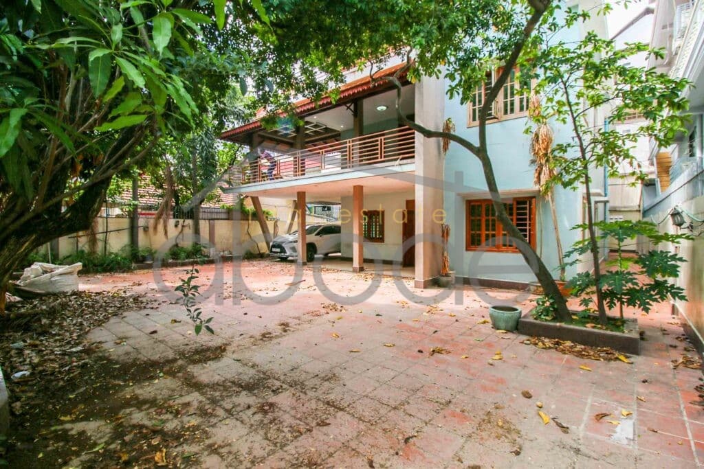 6 bedroom villa roof terrace Russian Market