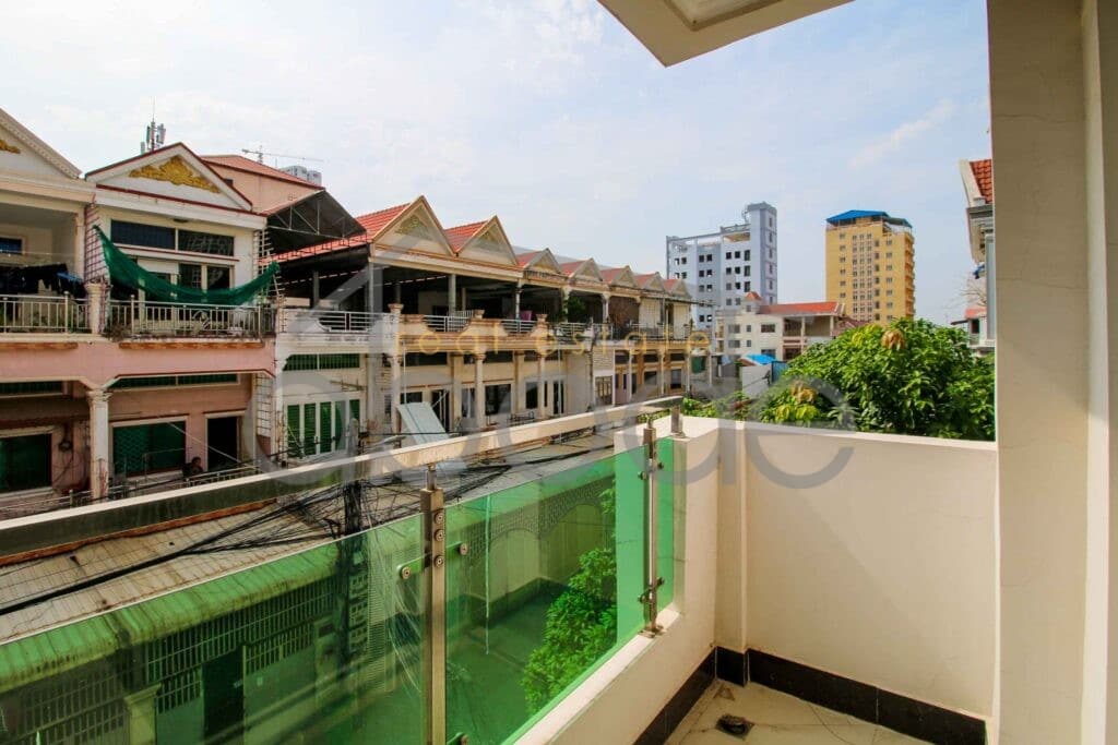 Apartment building for rent near Russian Market
