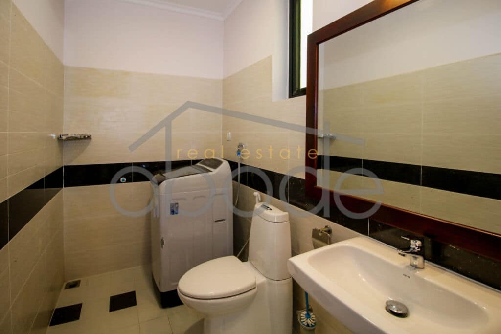Apartment building for rent near Russian Market