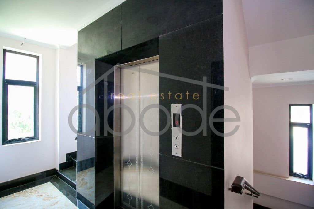 Apartment building for rent near Russian Market