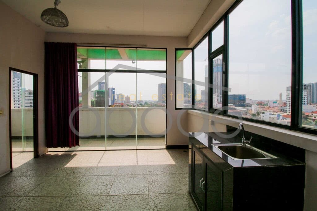 Apartment building for rent near Russian Market