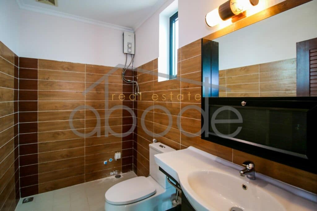 Apartment building for rent near Russian Market