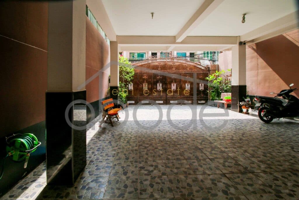 Apartment building for rent near Russian Market