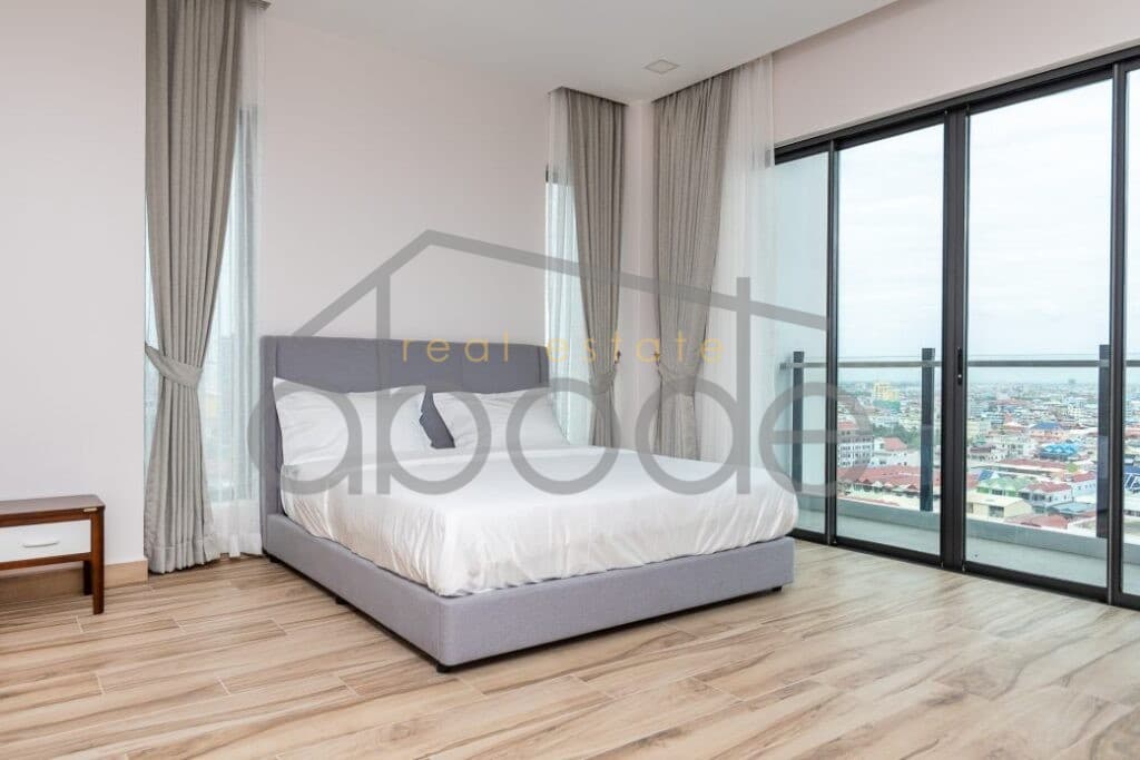 3-bedroom penthouse apartment for rent central Phnom Penh
