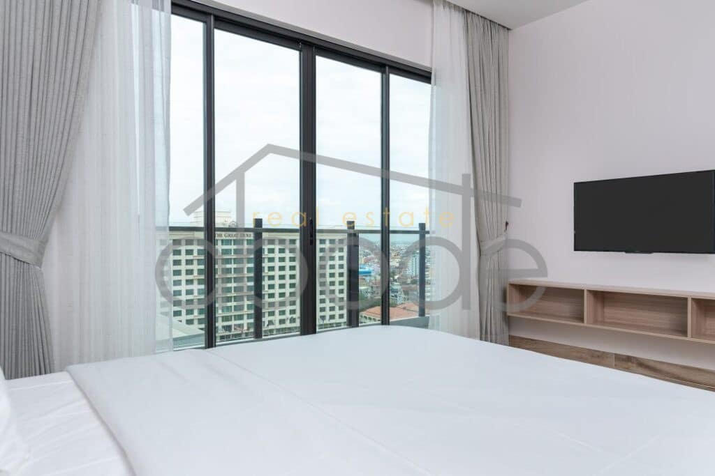3-bedroom penthouse apartment for rent central Phnom Penh