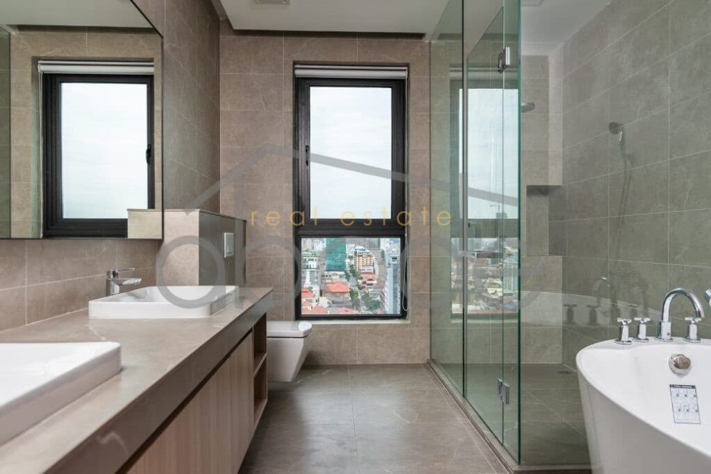 3-bedroom penthouse apartment for rent central Phnom Penh