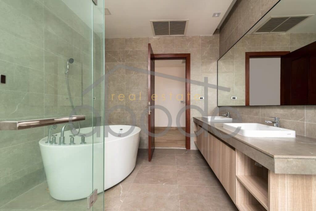 3-bedroom penthouse apartment for rent central Phnom Penh