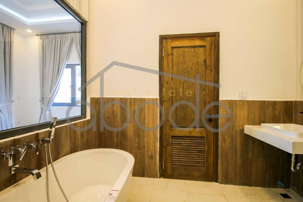 Luxury 4 bedroom town house Phnom Penh