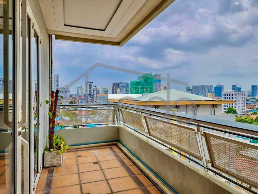 large 2 bedroom apartment for rent Russian Market
