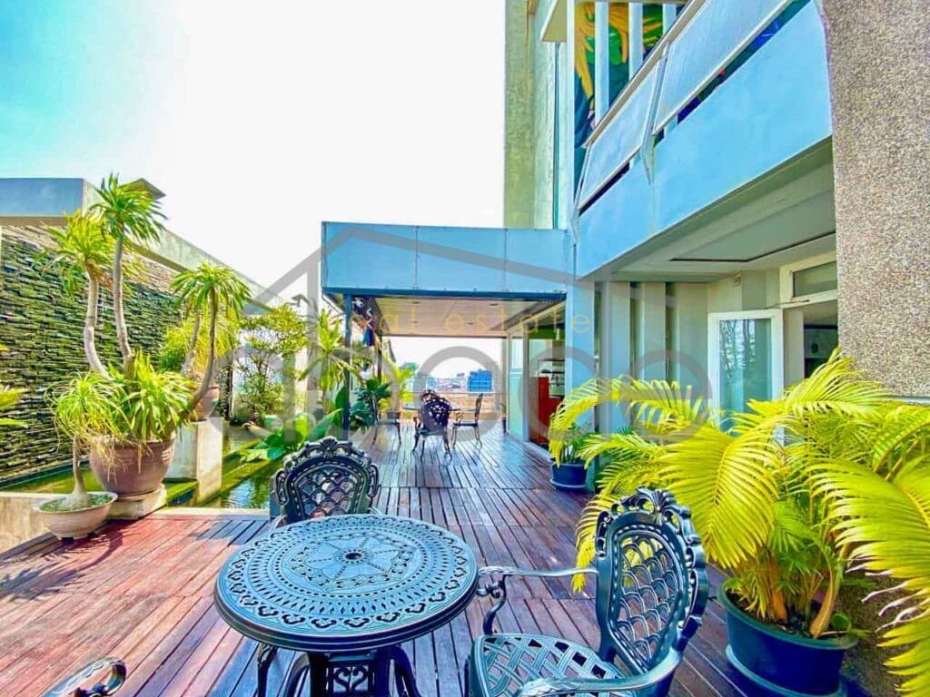 large 2 bedroom apartment for rent Russian Market