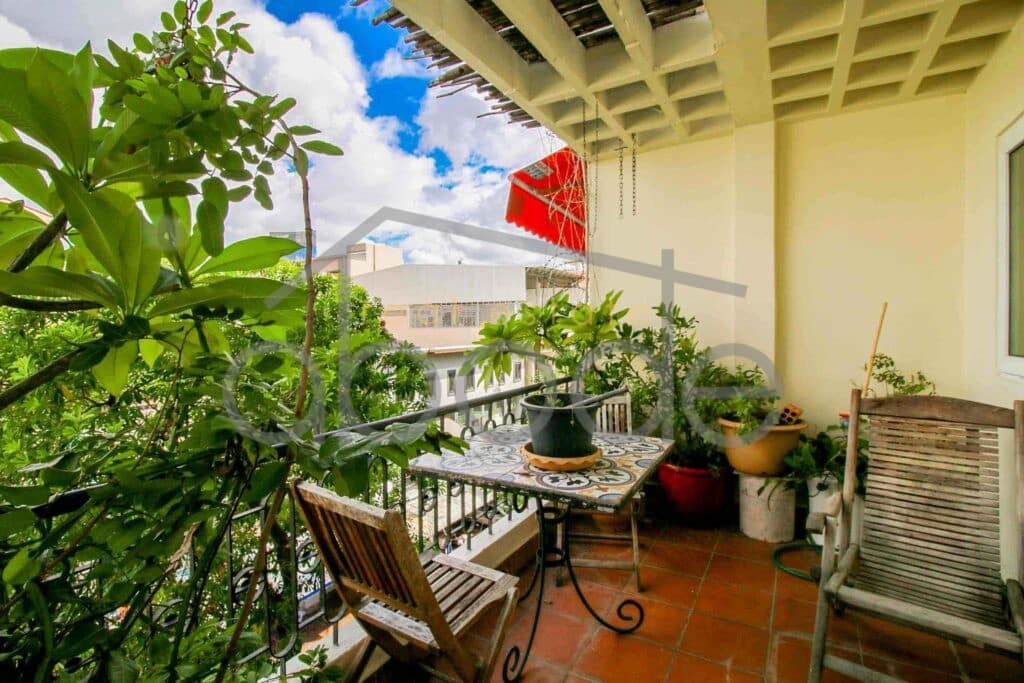 2 bedroom Riverside apartment for rent Daun Penh
