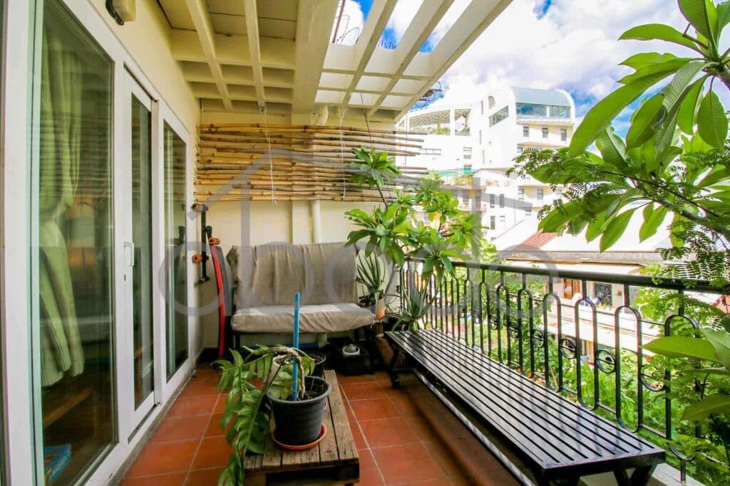 2 bedroom Riverside apartment for rent Daun Penh