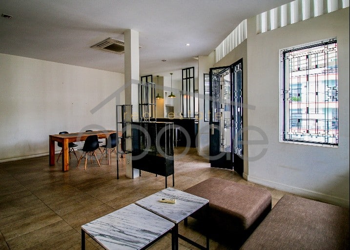 2 bedroom colonial apartment for rent Riverside Daun Penh