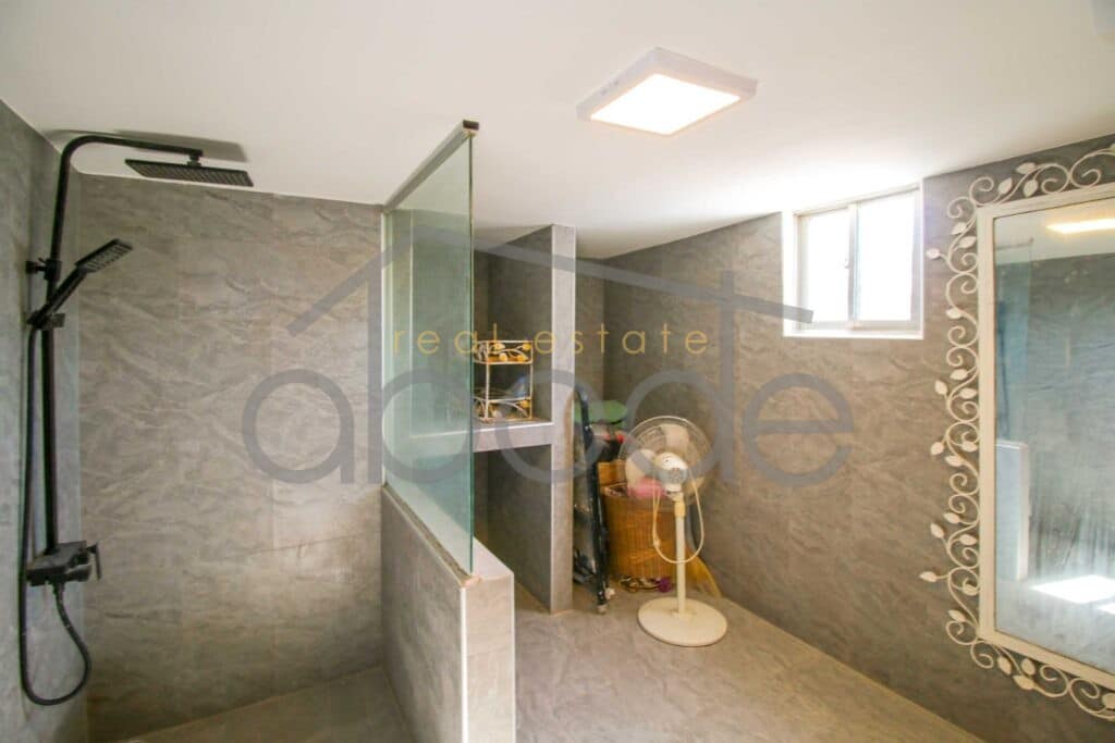 3 bedroom modern apartment for rent Daun Penh BKK 1