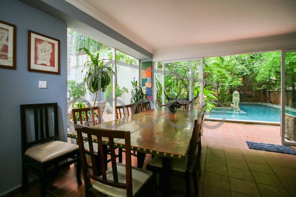 5-bedroom-villa-garden-swimming-pool-for-sale-chbar-ampov