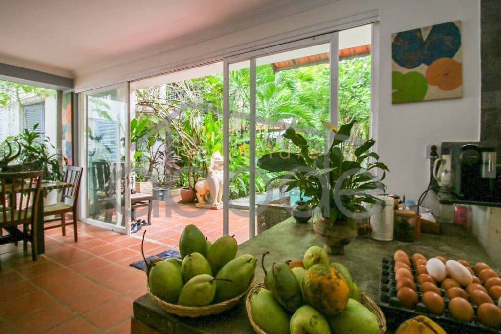 5-bedroom-villa-garden-swimming-pool-for-sale-chbar-ampov