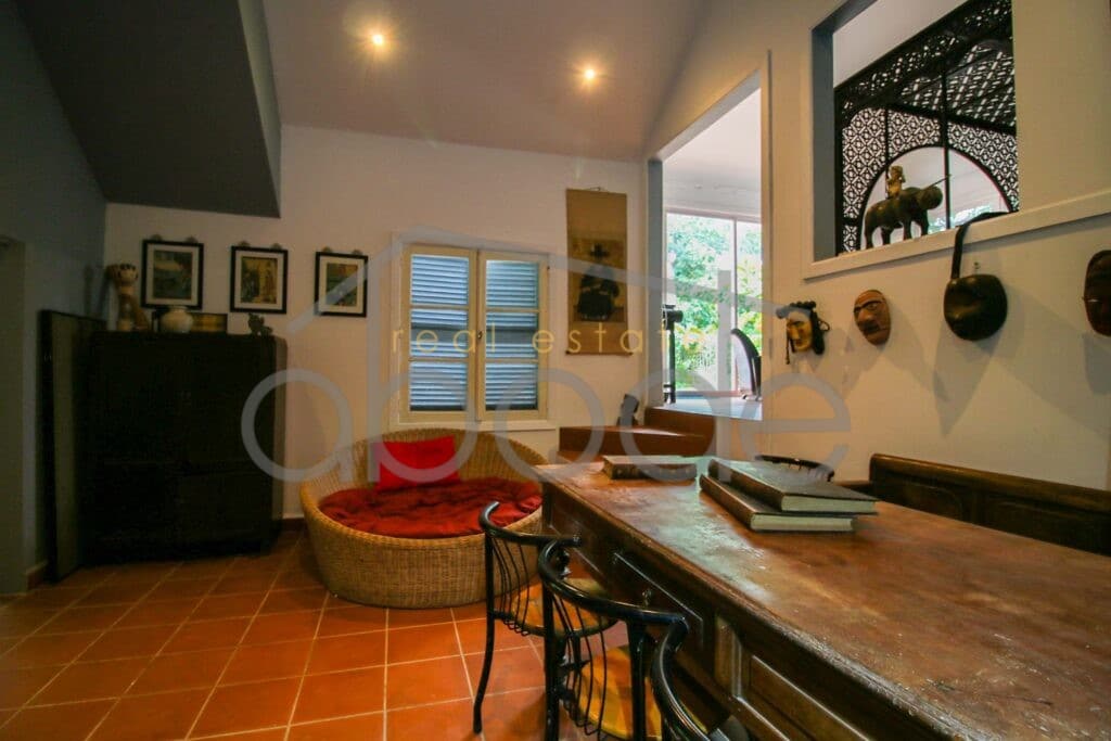 5-bedroom-villa-garden-swimming-pool-for-sale-chbar-ampov