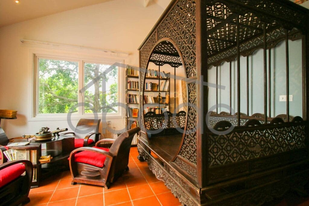 5-bedroom-villa-garden-swimming-pool-for-sale-chbar-ampov