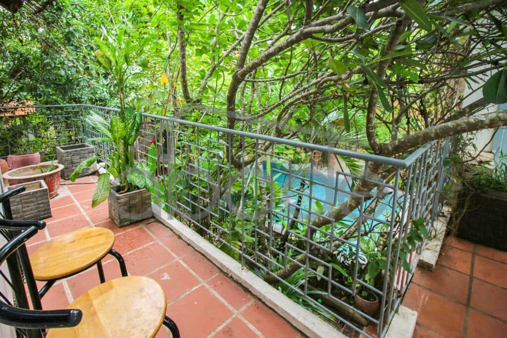 5-bedroom-villa-garden-swimming-pool-for-sale-chbar-ampov