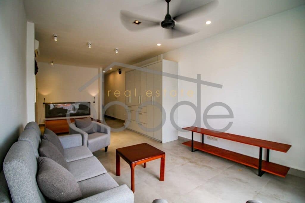 Large studio apartment for rent Daun Penh
