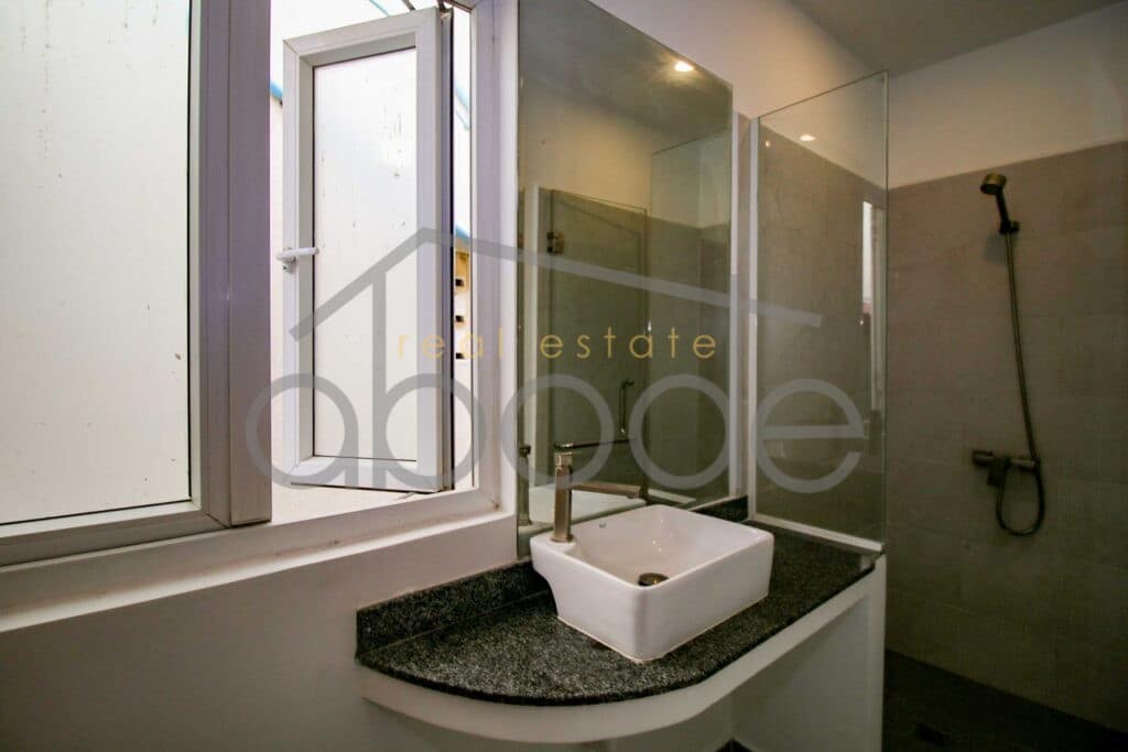 Large studio apartment for rent Daun Penh