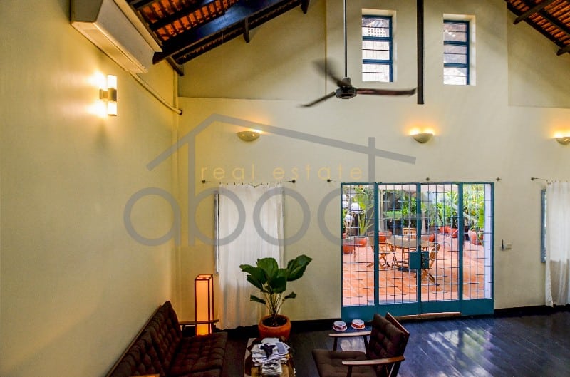 3-bedroom renovated colonial apartment private courtyard for rent Daun Penh
