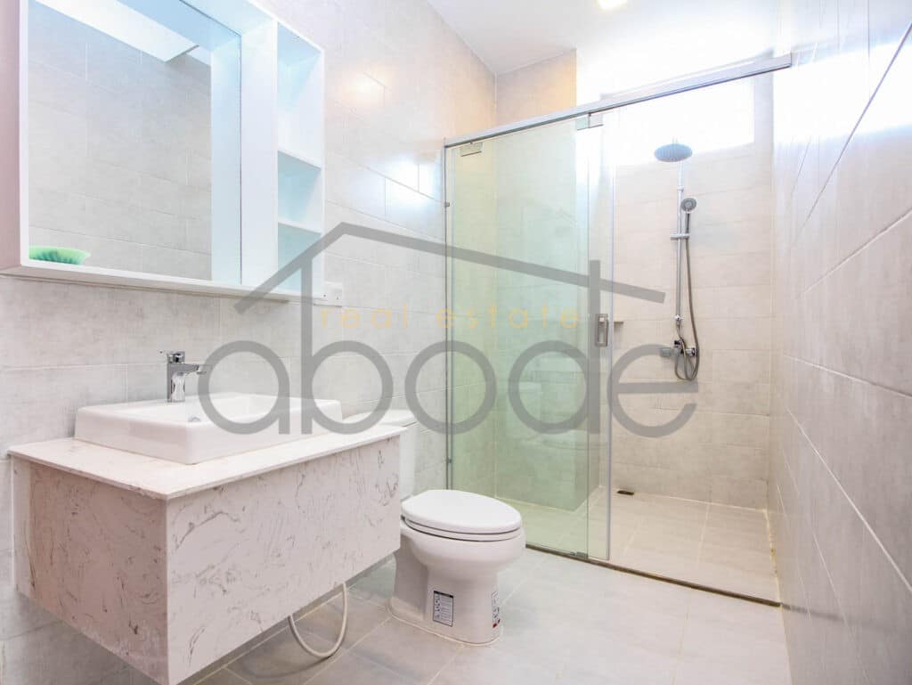 1 bedroom apartment for rent Bassac Lane BKK 1