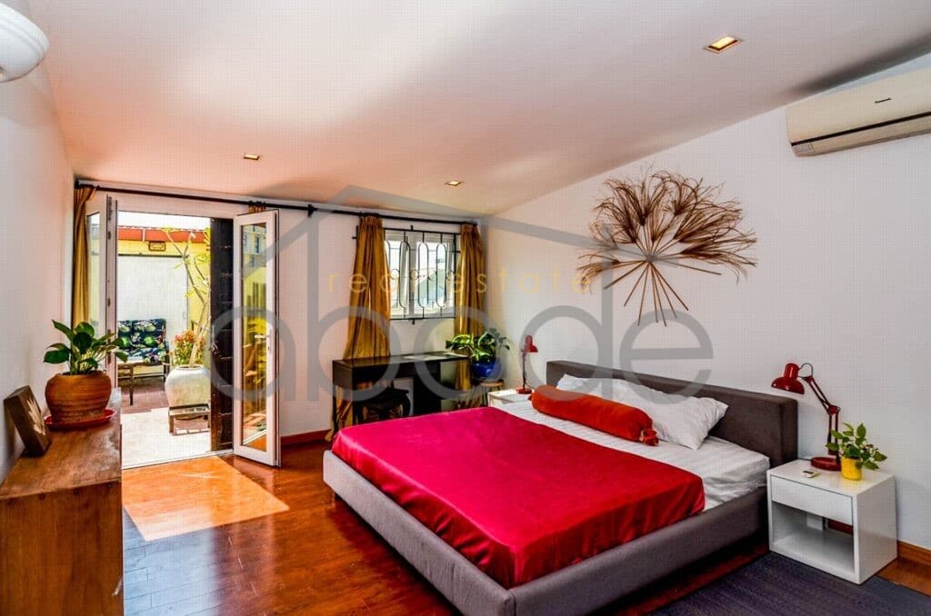 1 bedroom fully renovated Riverside apartment private terrace for rent