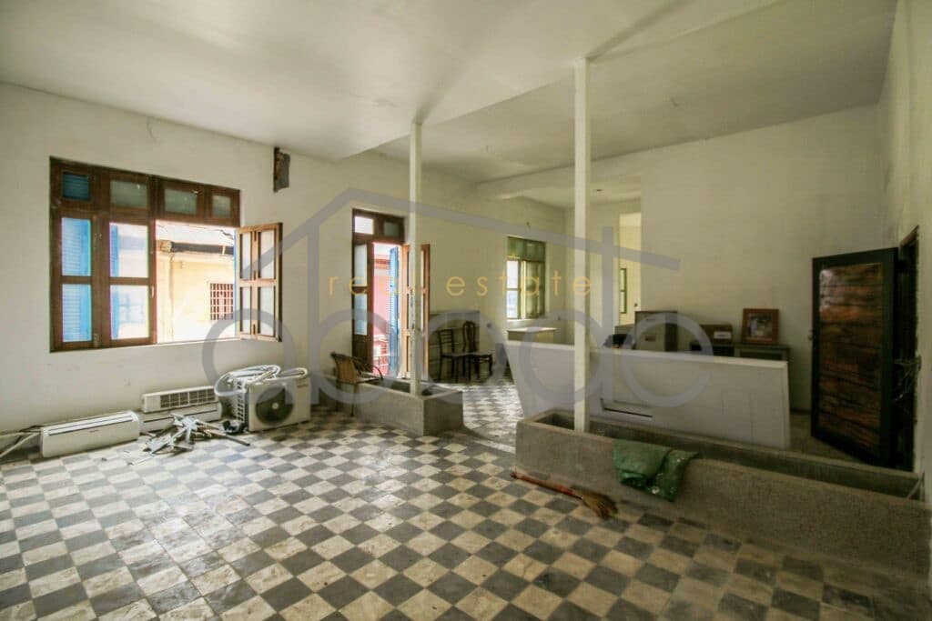 1st floor colonial space for rent Wat Phnom Daun Penh