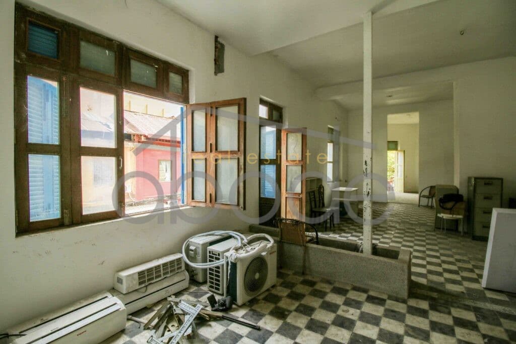 1st floor colonial space for rent Wat Phnom Daun Penh