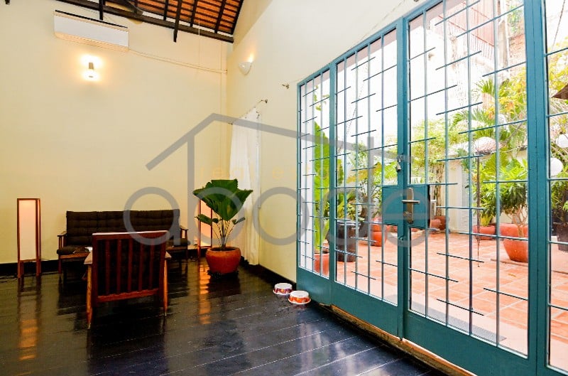 Stunning 3-bedroom renovated colonial apartment private courtyard for rent Daun Penh