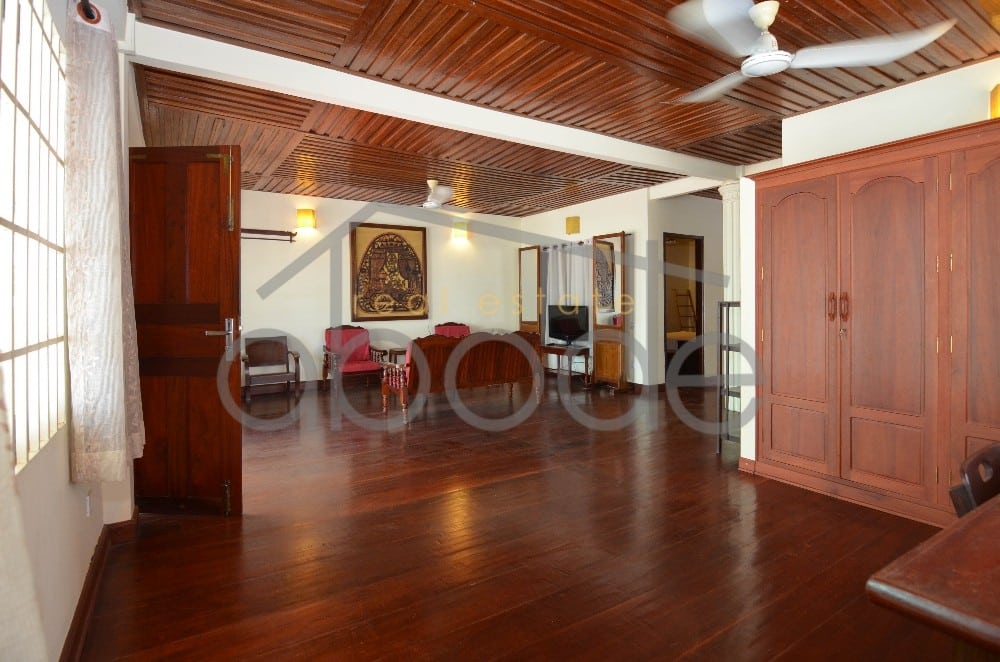 2 bedroom apartment for rent Royal Palace Daun Penh