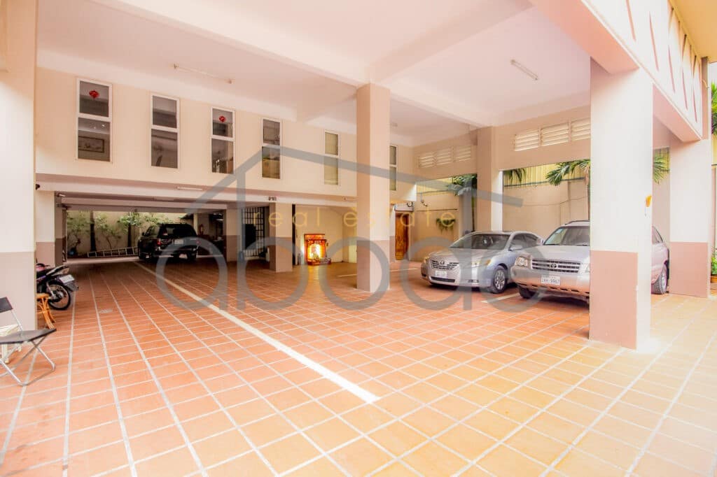 2 bedroom apartment for rent Russian Market