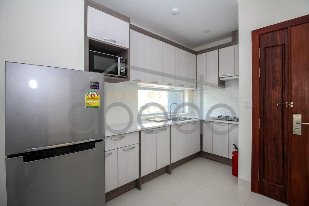 2 bedroom apartment swimming pool for rent Bassac Lane BKK 1