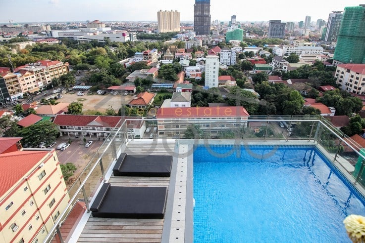 2 bedroom apartment swimming pool for rent Bassac Lane BKK 1