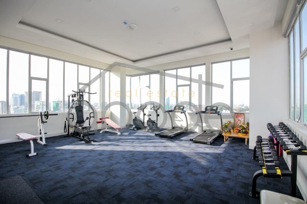 2 bedroom apartment swimming pool for rent Bassac Lane BKK 1