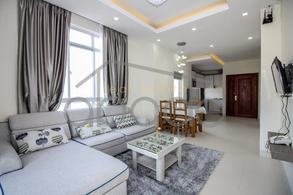 2 bedroom apartment swimming pool for rent Bassac Lane BKK 1
