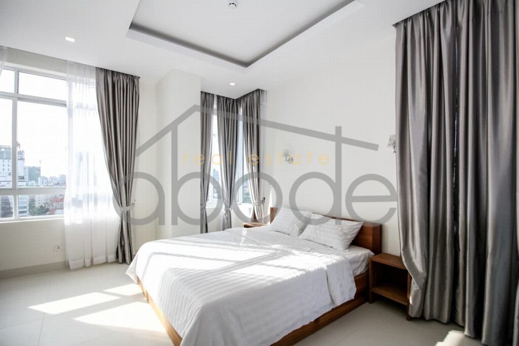 2 bedroom apartment swimming pool for rent Bassac Lane BKK 1