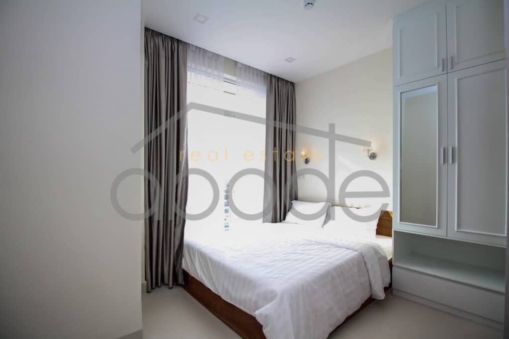 2 bedroom apartment swimming pool for rent Bassac Lane BKK 1